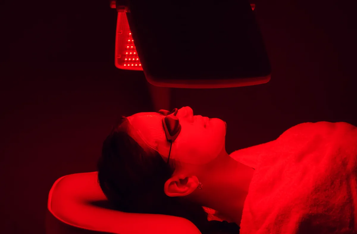 Red Light Therapy for Skin: Benefits and Safe Use